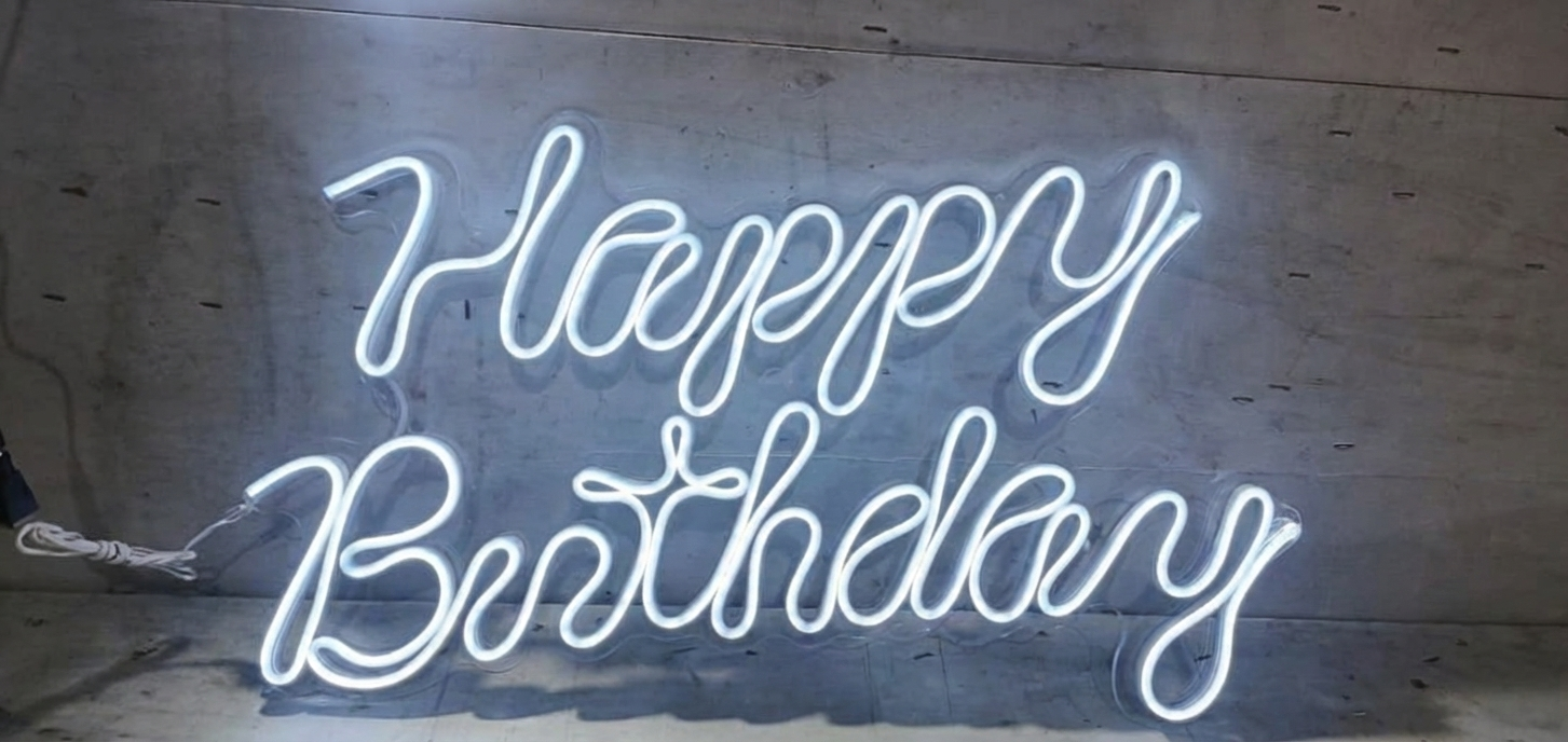 Letreiro LED neon happy birthday